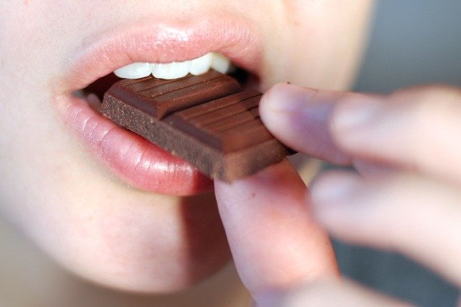 Este ciocolata cauza acneei, sau nu? Mituri de îngrijire a pielii și fapte
