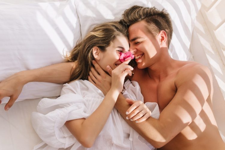 10 lucruri pe care barbatii si le doresc in dormitor